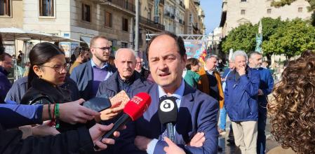 El presidente de la Asociación de Juristas Valencianos, José Ramón Chirivella, en la concentración
