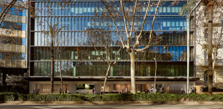 Edificio de Colonial, en la avenida Diagonal, donde Ikea instalará una de sus dos tiendas urbanas en Barcelona