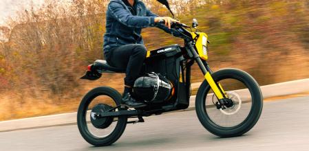 Concebida para revolucionar el transporte urbano, la Colibri M22 es una moto potente, ligera y personalizable.