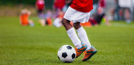 Imagen ilustrativa de un partido de futbol infantil