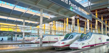 Trenes AVE en la estación de Atocha, en Madrid