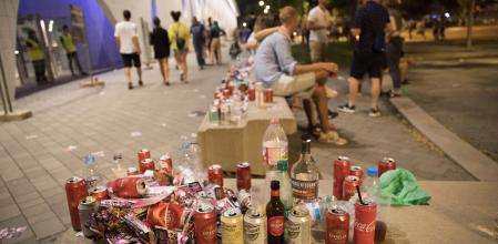 Envases de bebidas alcohólicas después de un botellón