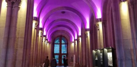 El 8-M es visible en la Universidad de Barcelona.