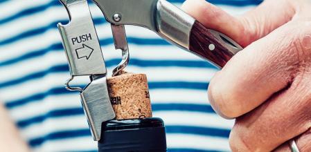 El corcho es un material poroso que puede ayudar a absorber los malos olores de la nevera