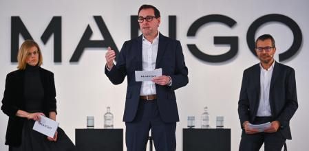 Toni Ruiz, consejero delegado de Mango, junto a Margarita Salvans, directora financiera, y César de Vicente, director global de retail