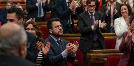 Aragonès e Illa tras aprobarse los presupuestos de la Generalitat del 2023