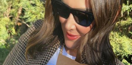 Tamara Falcó en una publicación de su Instagram, con flores y un look perfecto para el entretiempo