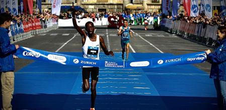 El corredor Marius Kimutai a su llegada a la meta