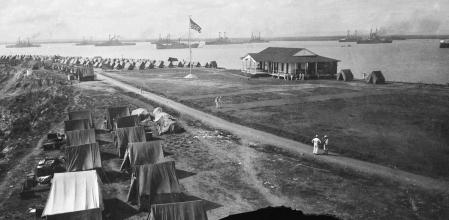Campamento militar estadounidense en Deer Point, base de Guantánamo, 1923.