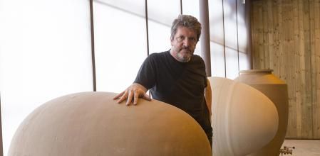 Alfredo Arribas en su bodega