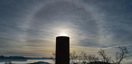 Halo solar con nieblas en Sant Agustí de Lluçanès.