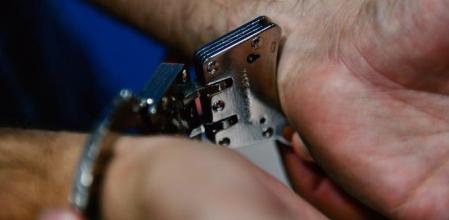 La policía catalana cree que el detenido podría haber cometido más estafas