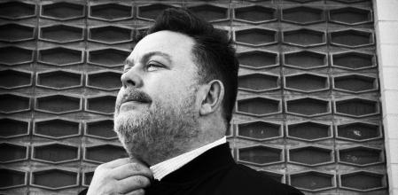 Miqui Puig combina su faceta como músico con la de dj en la radio y las salas de baile