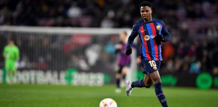 El futbolista azulgrana Ansu Fati disputa un partido el pasado mes de enero en el Camp Nou