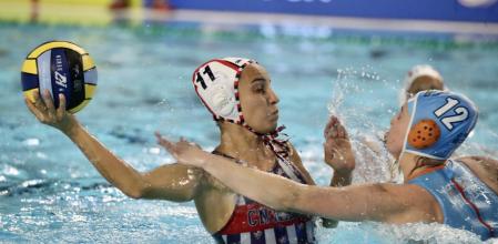 Anni Espar arma el brazo para anotar el 5-1