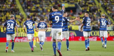 Borja Iglesias en el centro de la imagen, junto a sus compañeros del Real Betis al fondo