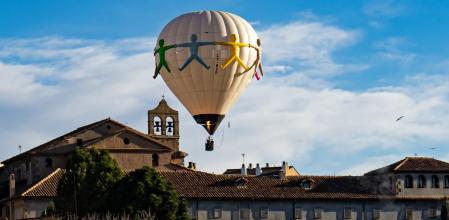 Perspectiva del casco antiguo de Vic con los globos.