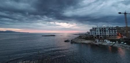 Amanecer de abril en L'Escala.