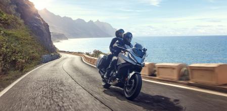 Es importante que tanto el motorista como el acompañante vayan bien equipados para protegerse en caso de caída&nbsp;