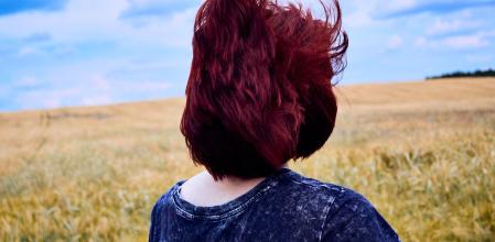 Es importante proteger el cabello teñido de los rayos del sol.