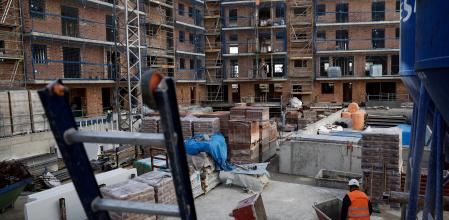Una promoción de pisos en construcción en l’Hospitalet de Llobregat