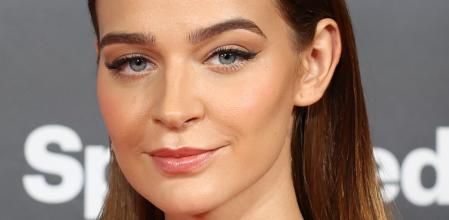 Laura Escanes con la melena en color cobrizo