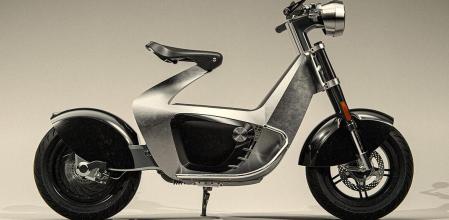 El vehículo está construido sobre una estructura monocasco curvada de acero inoxidable.