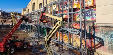 Trabajos de construcción del bosque vertical de Montjuïc.