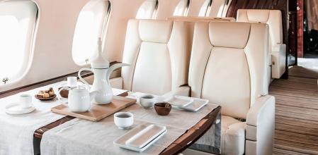 Interior del Global 5000, jet privado de largo alcance, en el que Juan Carlos I voló de Abu Dhabi a Londres y hoy a Galicia