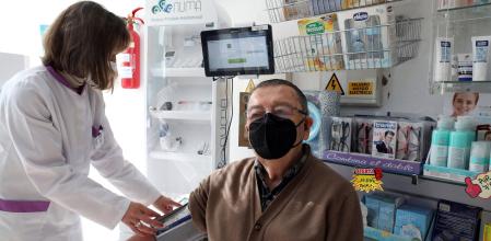 En las oficinas de farmacia se mantiene la obligación de llevar mascarillas