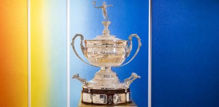 El Trofeo Conde de Godó de Tenis expuesto en la galería Villa del Arte del hotel Mandarin de Barcelona