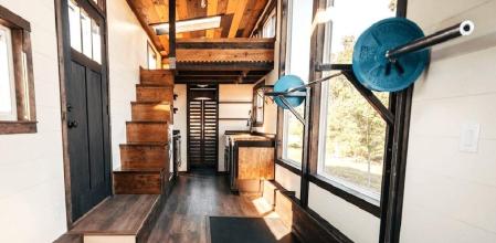 El interior adopta un aspecto muy diáfano y cuenta con un total de 20,5 metros cuadrados de espacio habitable.