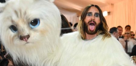 Jared Leto con su disfraz de Choupette en la gala Met