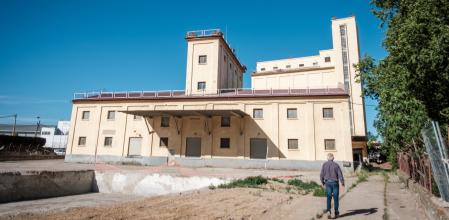 En este solar debería construirse el albergue para temporeros de Lleida, equipamiento que despierta cuitas políticas y rechazo vecinal