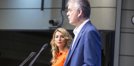 Héctor Illueca y Yolanda Díaz en un acto en el Ministerio.