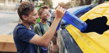 La colaboración ciudadana es elemento esencial para la recogida selectiva y reciclaje de residuos como los de envases domésticos  .