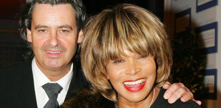 LA CANTANTE TINA TURNER Y SU AMIGO ERWIN BACH EN LOS PREMIOS ALEMAN DE LOS MEDIOS 2004
Franziska Krug / Action Press / ©KORPA
13/02/05 BADEN BADEN *** Local Caption *** ACTION PRESS / KRUG,FRANZISKA #18487.630#
SINGERN TINA TURNER AND FRIEND ERWIN BACH AT