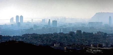 IMAGEN DE CONTAMINACION EN BARCELONA
