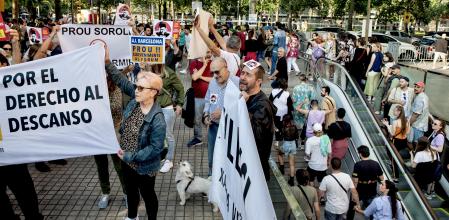Los vecinos se manifiestan contra el ruido de los conciertos en Barcelona
