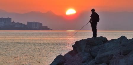 Pescando la calima en Fuengirola.