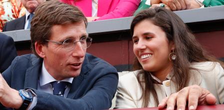 Jose Luis Martinez Almeida y Teresa Urquijo durante la corrida de la prensa correspondiente a la feria de San Isidro 2023 en Madrid