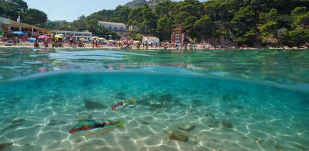 La elevación del nivel del mar amenaza infraestructuras, espacios naturales y zonas del litoral de tanta riqueza como la Costa Brava, en la imagen Aiguablava, Begur  .