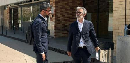 Los abogados Cristóbal Martell y Arnau Xumetra, este martes tras entrevistarse con Dani Alves en Brians 2