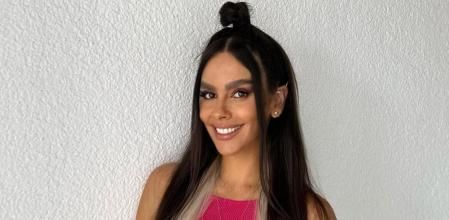 Cristina Pedroche con el minivestido rosa fucsia en la recta final de su embarazo