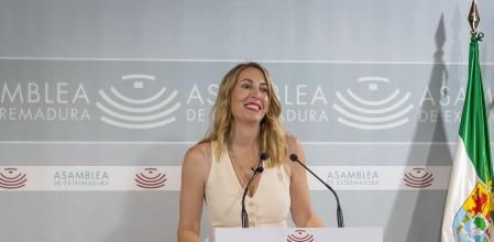La líder del PP extremeño, María Guardiola, durante una rueda de prensa