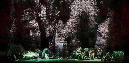 'La Nariz', de Shotakóvich, por Àlex Ollé, con escenografía de Alfons Flores, vestuario de Lluc Castells e iluminación de Urs Schönebaum