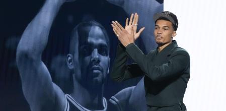 Victor Wembanyama celebra su elección como número 1