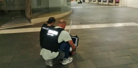 Efectivos de los Mossos d'Esquadra trabajando este martes por la tarde en la estación de plaza Catalunya