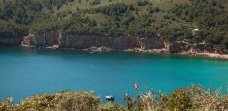 Imagen de archivo de cala Montgó, playa en la que ha fallecido el hombre de 63 años