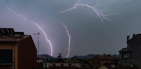 Tres rayos en una misma imagen, captada en el Remei de Vic.